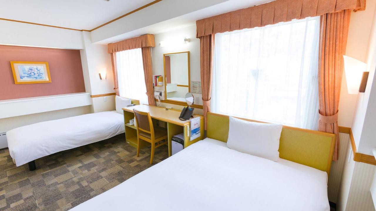 Toyoko Inn Kanazawa Kenrokuen Korimbo מראה חיצוני תמונה